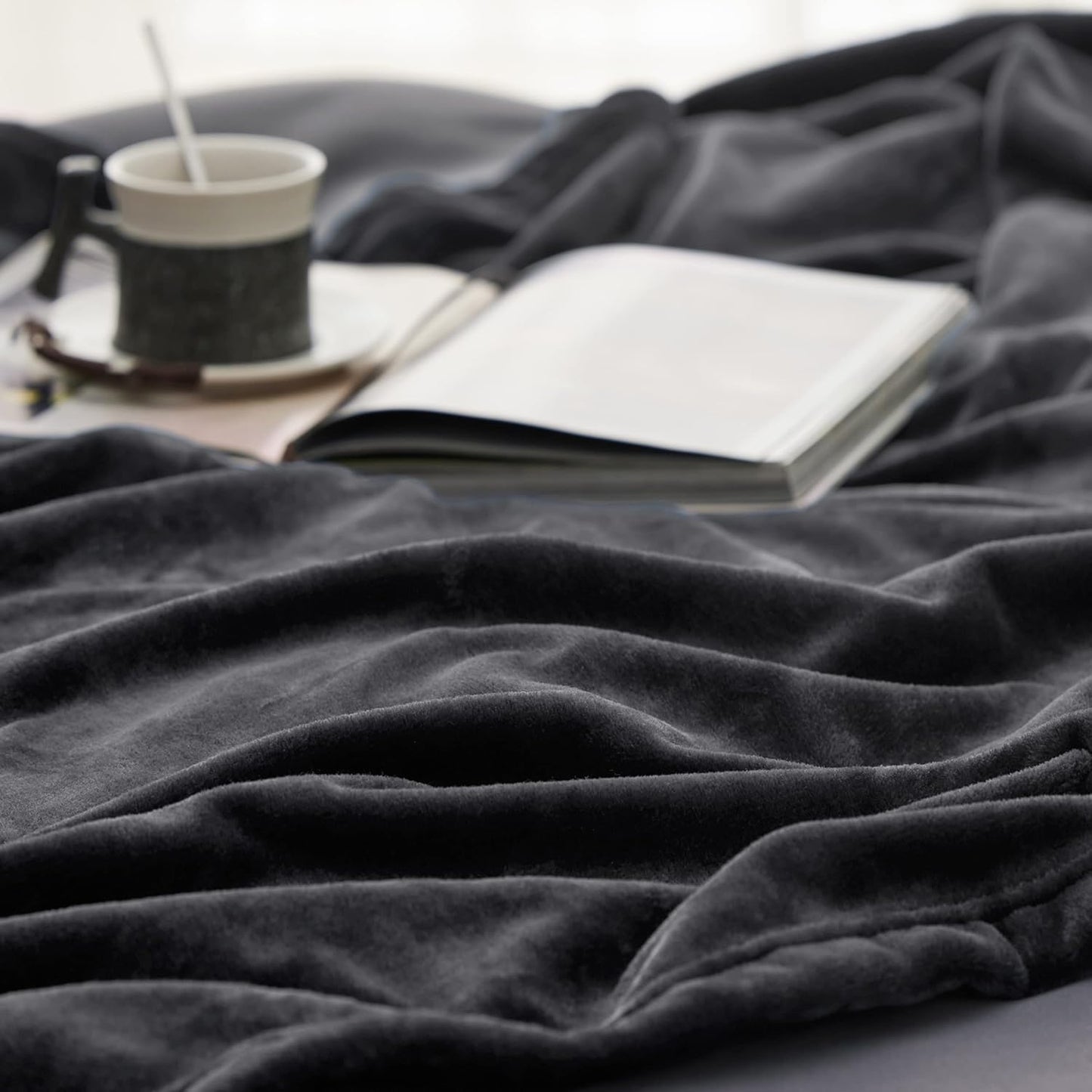 Custom Soft 100% Polyester coral Flannel Fleece travel Blanket Minky plush Quality Throw Blanket